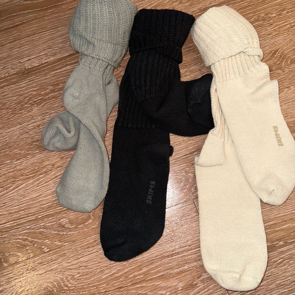 Skims socks